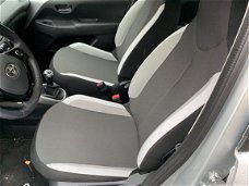 Toyota Aygo - 1.0 VVT-i x-play Camera, Navig., Airco, Lichtm. velg