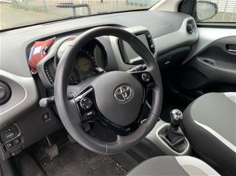 Toyota Aygo - 1.0 VVT-i x-play Camera, Navig., Airco, Lichtm. velg - 1