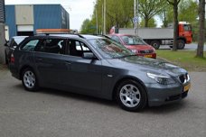 BMW 5-serie Touring - 523i AUTOMAAT / AIRCO / CRUISE / LMV / NIEUWE APK