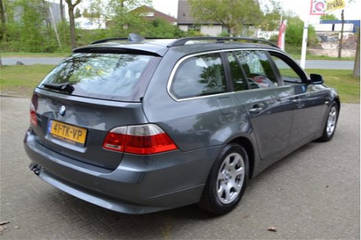 BMW 5-serie Touring - 523i AUTOMAAT / AIRCO / CRUISE / LMV / NIEUWE APK - 1