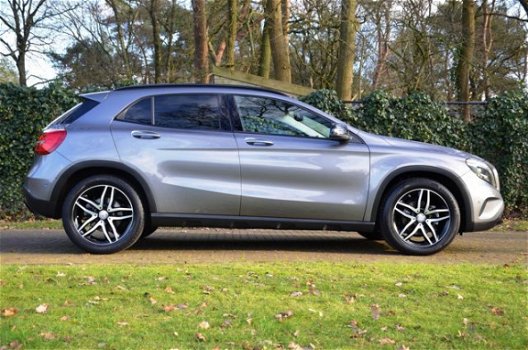 Mercedes-Benz GLA-Klasse - 200 CDI Edition 1 Automaat/Xenon/Pdc/Airco/Navi/LMV 18 Inch/Trekhaak/Cr-C - 1