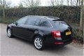 Skoda Octavia Combi - 1.6 TDI Elegance AUTOMAAT | LEDER | PANO-DAK | NAVI - 1 - Thumbnail