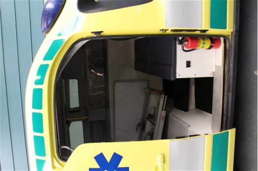 Volvo S80 - 2.4 D5 Nilsson Ambulance Krankenwagen - 1