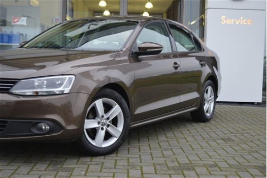 Volkswagen Jetta - 1.2 TSI 105pk Comfortline | Navigatie | Climate control | Cruise control | 16