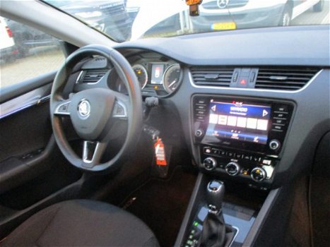 Skoda Octavia - 1.6 TDI Grt Style DSG Automaat Navi Klima PANO - 1