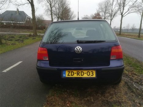 Volkswagen Golf - 1.8-5V Trendline - 1