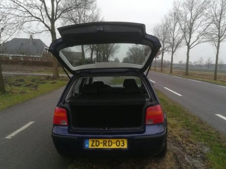 Volkswagen Golf - 1.8-5V Trendline - 1