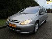 Peugeot 307 SW - 1.6 16V Bj 2004, Automaat, Panoramadak, Navi, Clima, Cruise, N.A.P, Trekhaak - 1 - Thumbnail