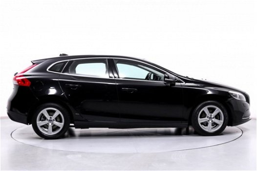 Volvo V40 - 1.6 D2 Summum Climate control Bi-xenon Leer Lichtmetalen velgen Parkeersensoren achter T - 1