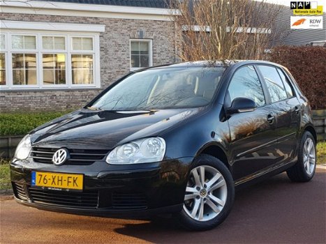 Volkswagen Golf - 1.6 FSI Automaat 97.000km / Airco / Trekhaak - 1