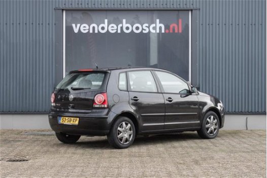 Volkswagen Polo - 1.4-16V Sportline - 1