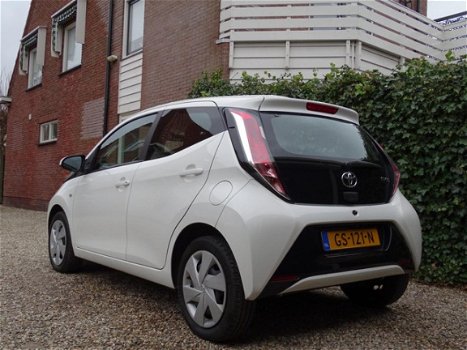 Toyota Aygo - 1.0 VVT-i x-play - 1