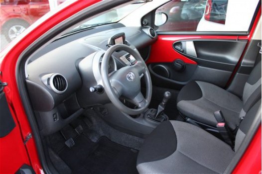 Toyota Aygo - 1.0 VVT-i Aspiration | Navigatie | Airco | 5-drs | - 1