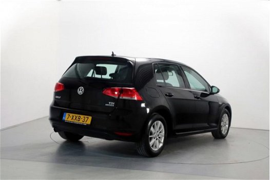 Volkswagen Golf - 1.6 TDI Comfortline BlueMotion 6-bak Navigatie Parkeersensoren Climate Control - 1