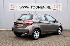 Toyota Yaris - 1.5 Hybrid Active Navigatie-Parkeercamera-NL auto