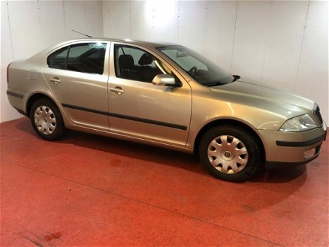 Skoda Octavia - 1.6 Ambiente PDC VOOR ACHTER - 1