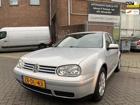 Volkswagen Golf - 2.3 V5 Highline - 1