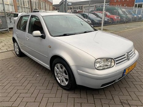 Volkswagen Golf - 2.3 V5 Highline - 1