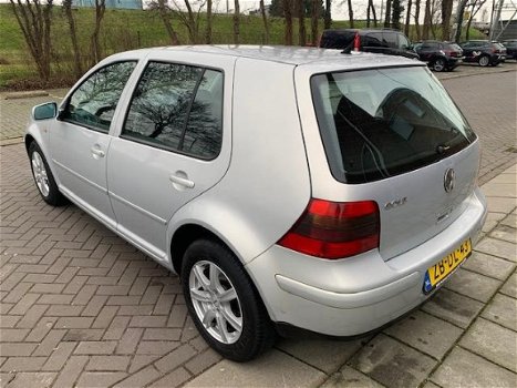 Volkswagen Golf - 2.3 V5 Highline - 1