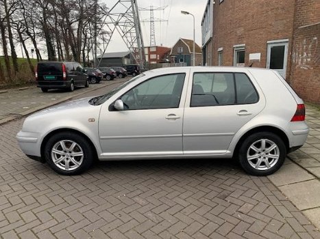 Volkswagen Golf - 2.3 V5 Highline - 1