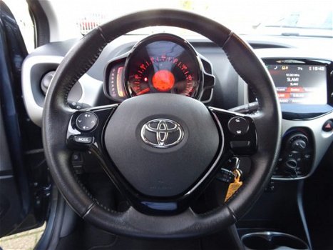 Toyota Aygo - 1.0 VVT-i x-play / Airco / Parkeercamera / Snelheidsbegrenser / Bluetooth / Electrisch - 1