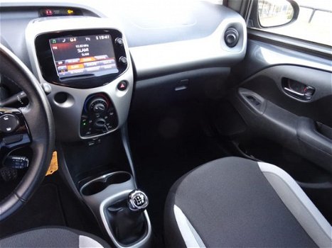 Toyota Aygo - 1.0 VVT-i x-play / Airco / Parkeercamera / Snelheidsbegrenser / Bluetooth / Electrisch - 1