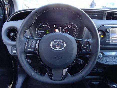 Toyota Yaris - 1.5 Hybrid Dynamic / Navigatie / Bluetooth / Keyless Entry / Lichtmetalen Velgen / Mi - 1