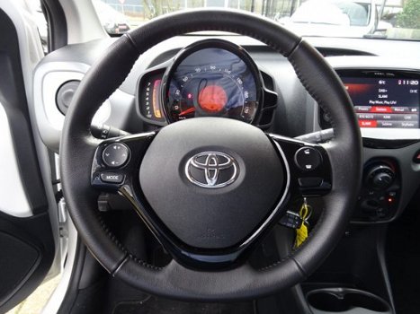 Toyota Aygo - 1.0 VVT-i x-play / Airco / DAB / Smartphone Integration / Parkeercamera / Bluetooth / - 1