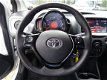 Toyota Aygo - 1.0 VVT-i x-play / Airco / DAB / Smartphone Integration / Parkeercamera / Bluetooth / - 1 - Thumbnail