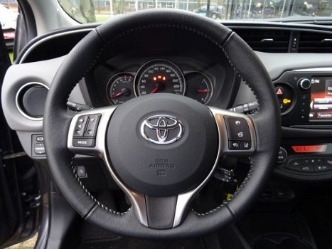 Toyota Yaris - 1.3 VVT-i Trend / 13.757km / Navigatie / Safety Sence / Parkeercamera / Climate Contr - 1