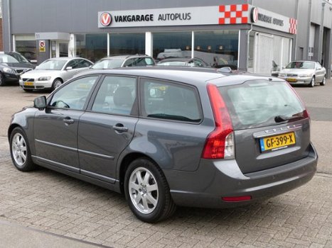 Volvo V50 - 1.6 D2 Summum (115pk , 6 versn.) Proffesional-Line - 1