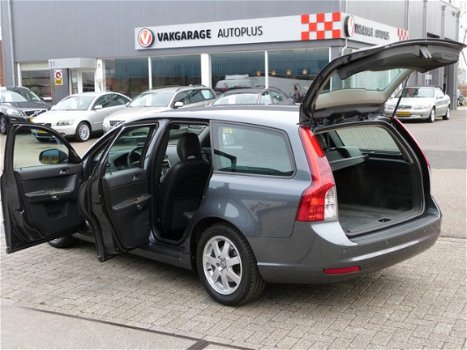 Volvo V50 - 1.6 D2 Summum (115pk , 6 versn.) Proffesional-Line - 1