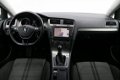 Volkswagen Golf - 1.6 TDI Highline BlueMotion Navi ECC Stoelverwarming 2013 - 1 - Thumbnail