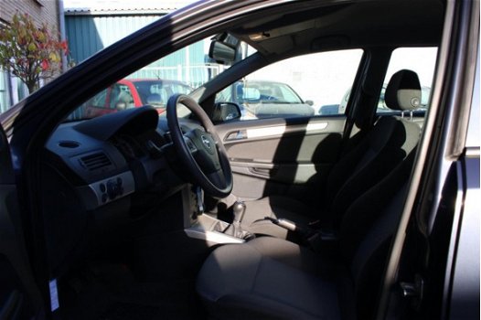 Opel Astra Wagon - 1.6 Essentia Navigatie Climate Control 3-6-12 M Garantie - 1