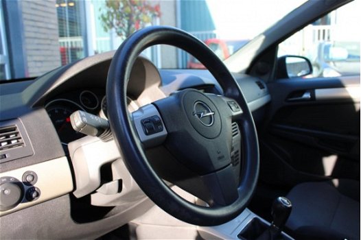 Opel Astra Wagon - 1.6 Essentia Navigatie Climate Control 3-6-12 M Garantie - 1
