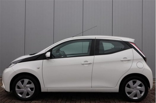 Toyota Aygo - 1.0 VVT-i x-play Navigatie - 1