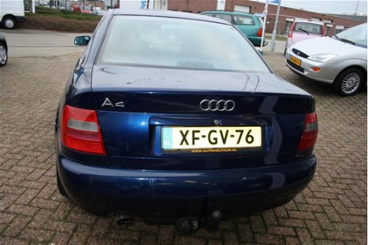 Audi A4 - 1.6 74KW Ambiente - 1