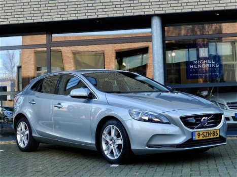 Volvo V40 - 1.6 D2 Momentum Powershift - Adaptive cruisecontrol - 1