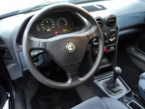 Alfa Romeo 145 - 1.6 Twin Spark 16V L 104000 Km eerste eigenaar - 1