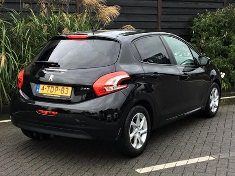 Peugeot 208 - Oxygo 1.2 VTi 82PK 5-DRS Parkeerhulp, Navigatie, Climate control, Cruise control - 1