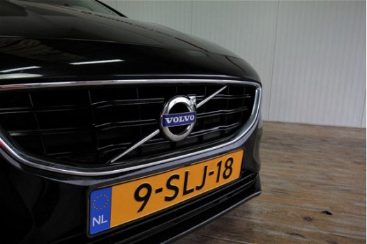 Volvo V40 - 1.6 T3 Kinetic, AIRCO, TREKHAAK, LM VELGEN, CRUISE C - 1