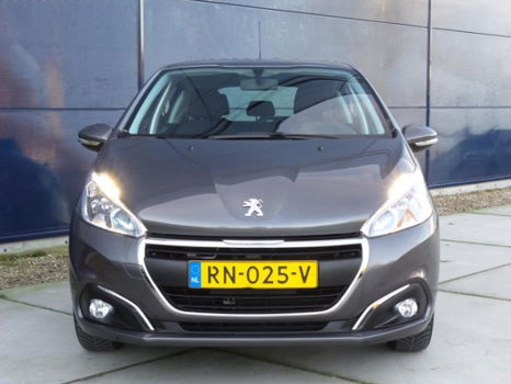 Peugeot 208 - 1.2 82pk 5D Blue Lion met Navigatie en Airco en Parkeerhulp - 1