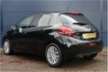 Peugeot 208 - 1.2 82 pk Allure Navigatie / Climate Control / Parkeersensoren / Apple Car Play - 1 - Thumbnail