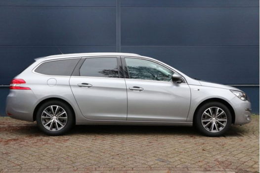 Peugeot 308 SW - 1.2 130 pk Style / Automaat / Navigatie / LM Velgen / Trekhaak / Parkeerhulp met Ca - 1