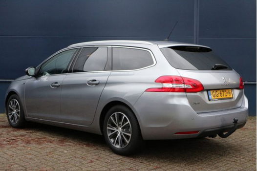 Peugeot 308 SW - 1.2 130 pk Style / Automaat / Navigatie / LM Velgen / Trekhaak / Parkeerhulp met Ca - 1