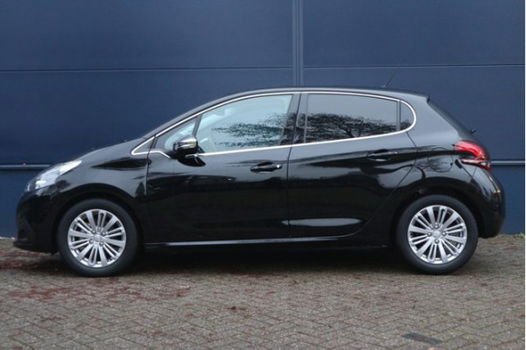 Peugeot 208 - 1.2 82 pk Allure / Navigatie / Parkeerhulp Camera / Apple Car Play / LM Velgen - 1