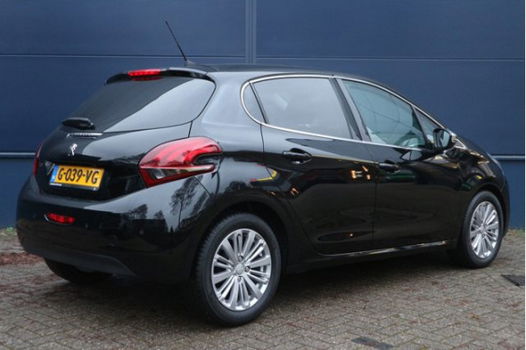 Peugeot 208 - 1.2 82 pk Allure / Navigatie / Parkeerhulp Camera / Apple Car Play / LM Velgen - 1