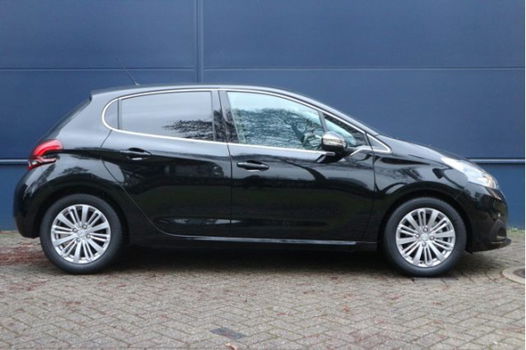 Peugeot 208 - 1.2 82 pk Allure / Navigatie / Parkeerhulp Camera / Apple Car Play / LM Velgen - 1