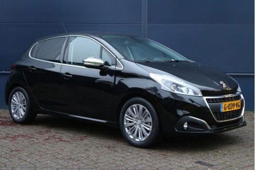 Peugeot 208 - 1.2 82 pk Allure / Navigatie / Parkeerhulp Camera / Apple Car Play / LM Velgen - 1