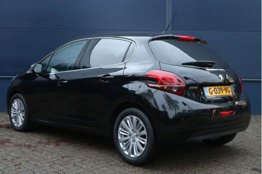 Peugeot 208 - 1.2 82 pk Allure / Navigatie / Parkeerhulp Camera / Apple Car Play / LM Velgen - 1